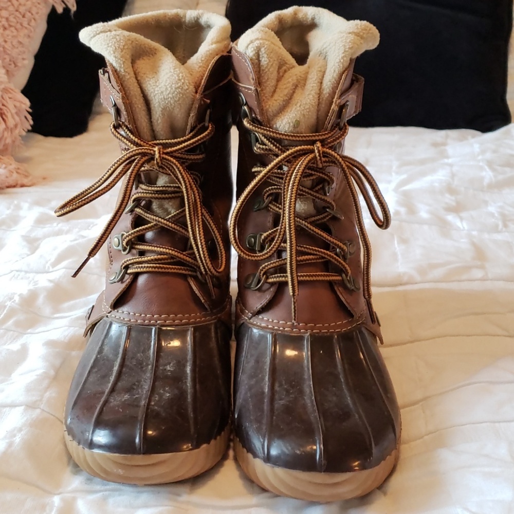 Brown duck boot